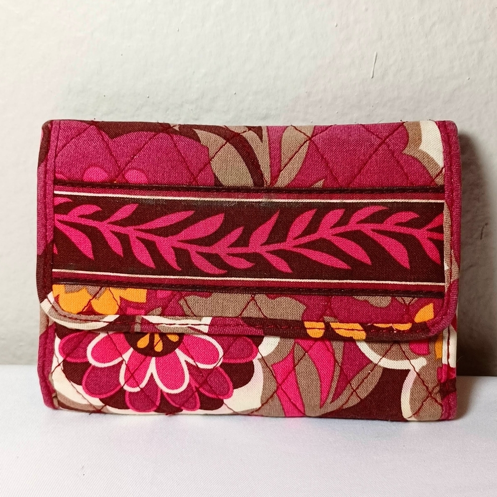 Vera Bradley quilted stylish wallet